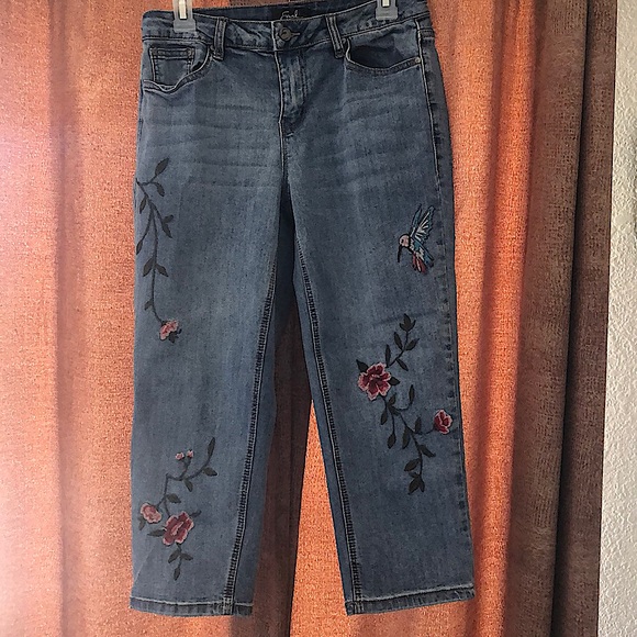 Earl Jean Embroidered Hummingbird 